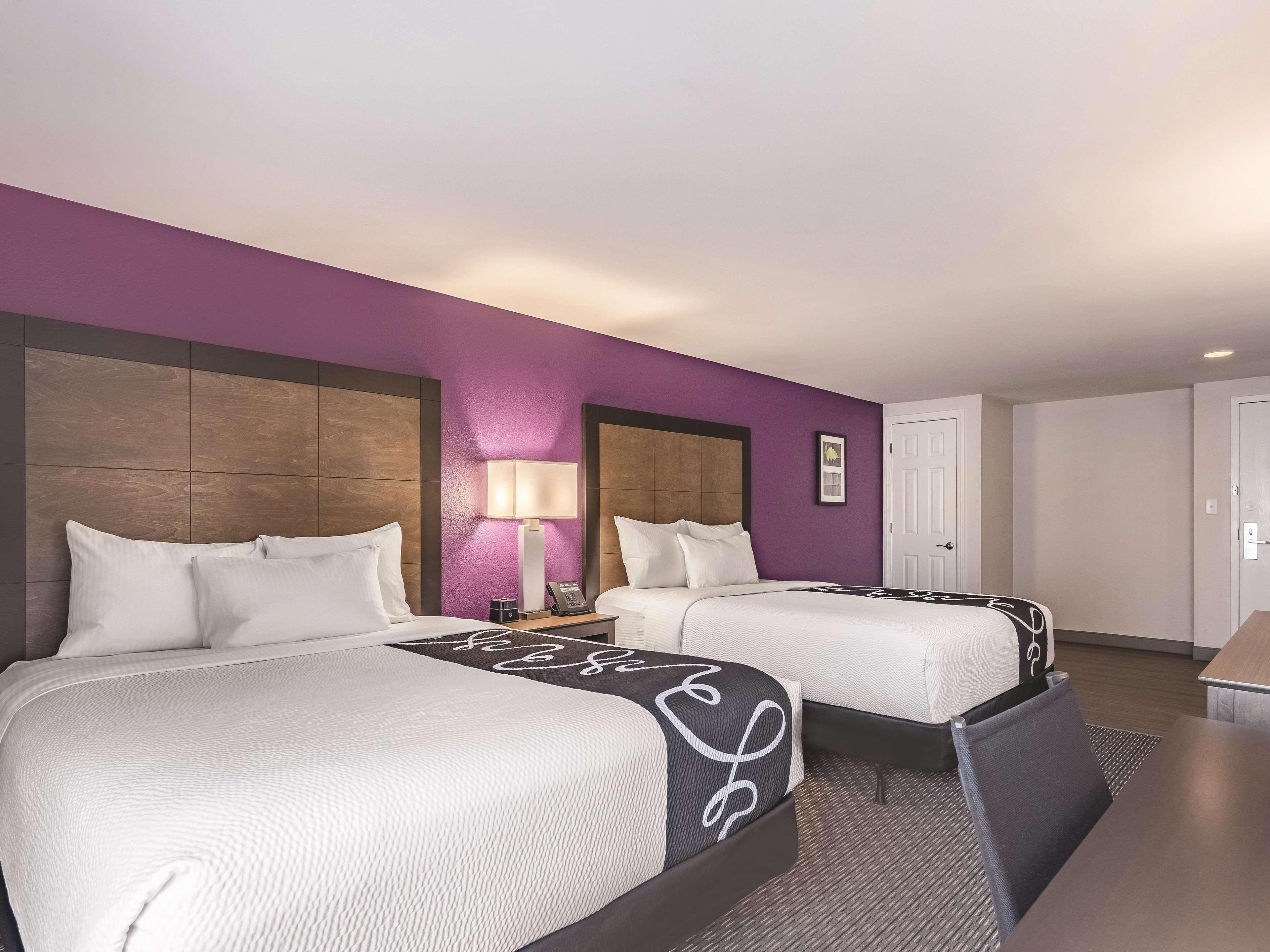 La Quinta By Wyndham Salem Nh Hotel Exterior photo