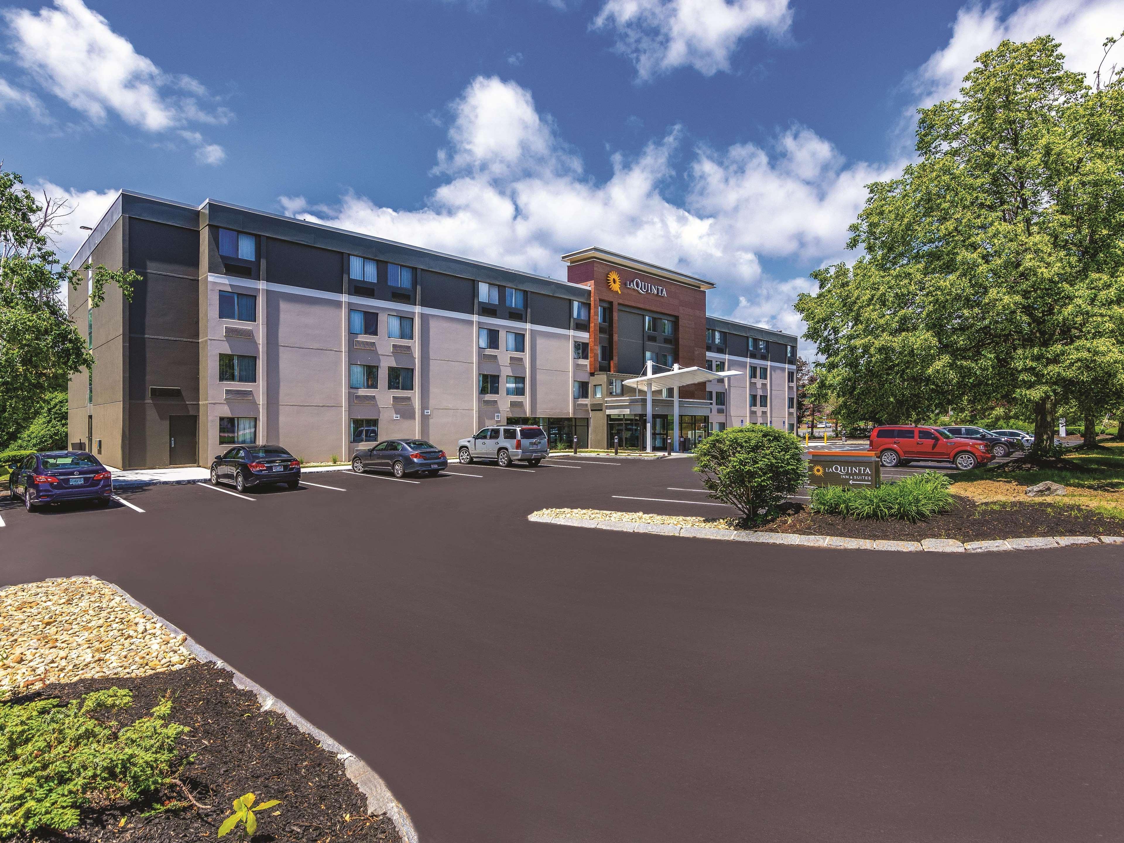 La Quinta By Wyndham Salem Nh Hotel Exterior photo